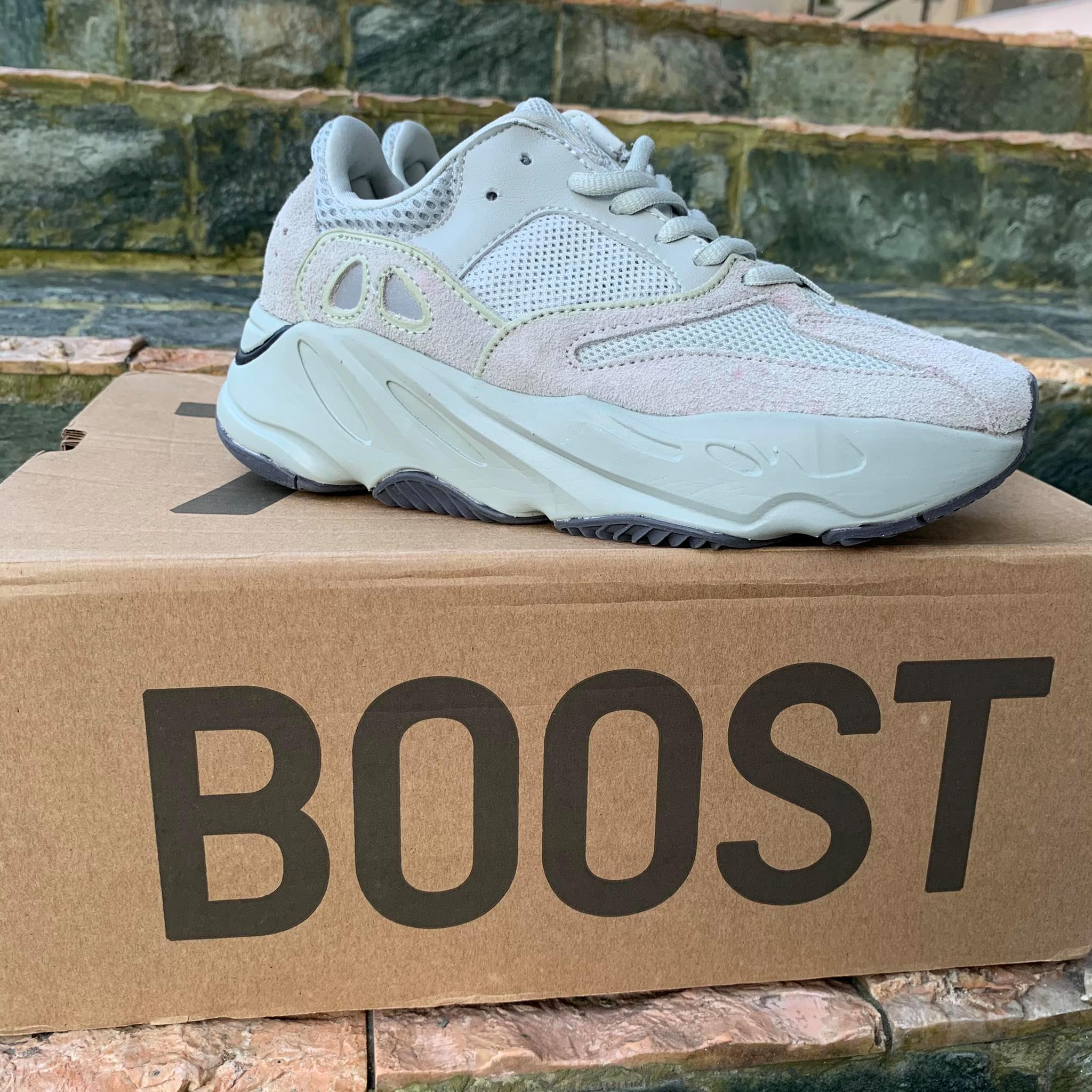 yeezy boost 700 mint