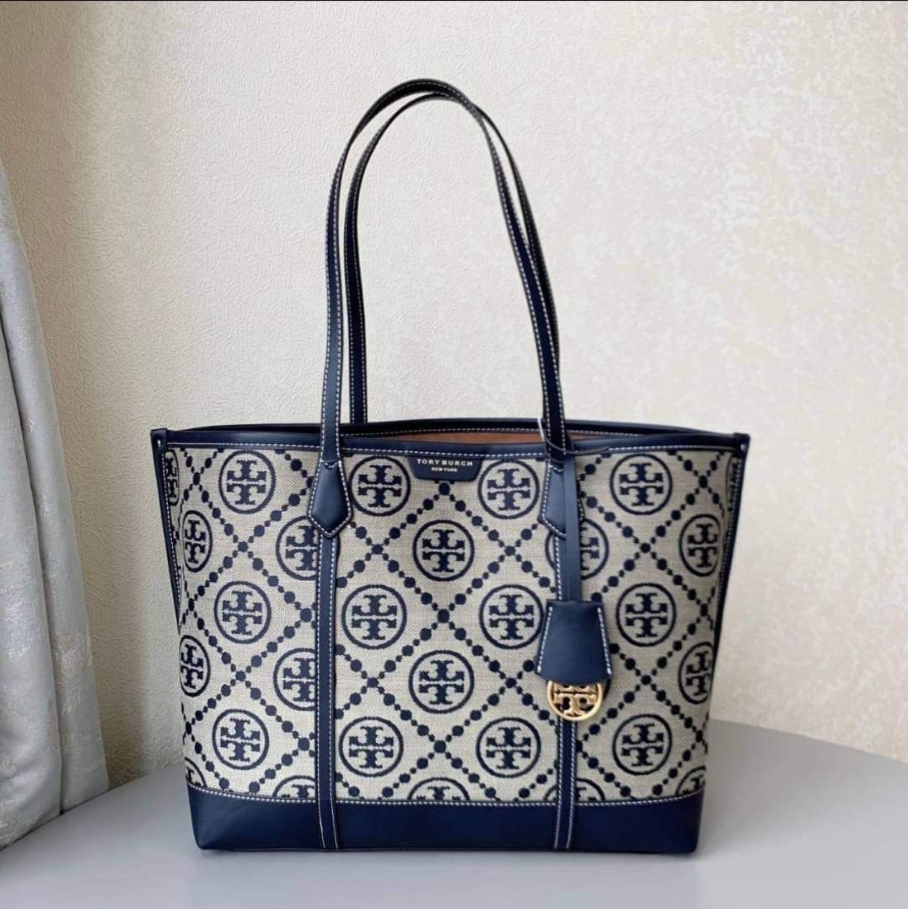Womens Tory Burch blue Leather Eleanor Pebbled Cross-Body Bag | Harrods #  {CountryCode}