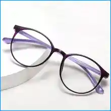 ภาพขนาดย่อของภาพหน้าปกสินค้าOYKI ป้องกันรังสีแว่นตาอ่านหนังสือสำหรับผู้ชายผู้หญิงป้องกันความเมื่อยล้าแว่นสายตายาว TR แฟชั่นกรอบรอบแว่นตาเกรดหญิง จากร้าน oyki บน Lazada