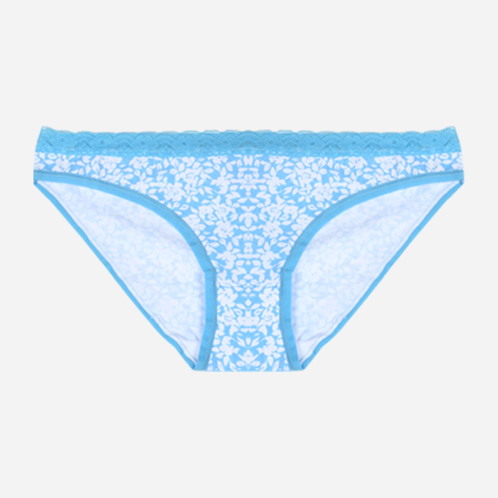 Onamning dugonasining uyida jinsiy aloqa