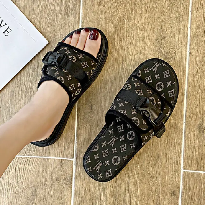 branded slippers for girls