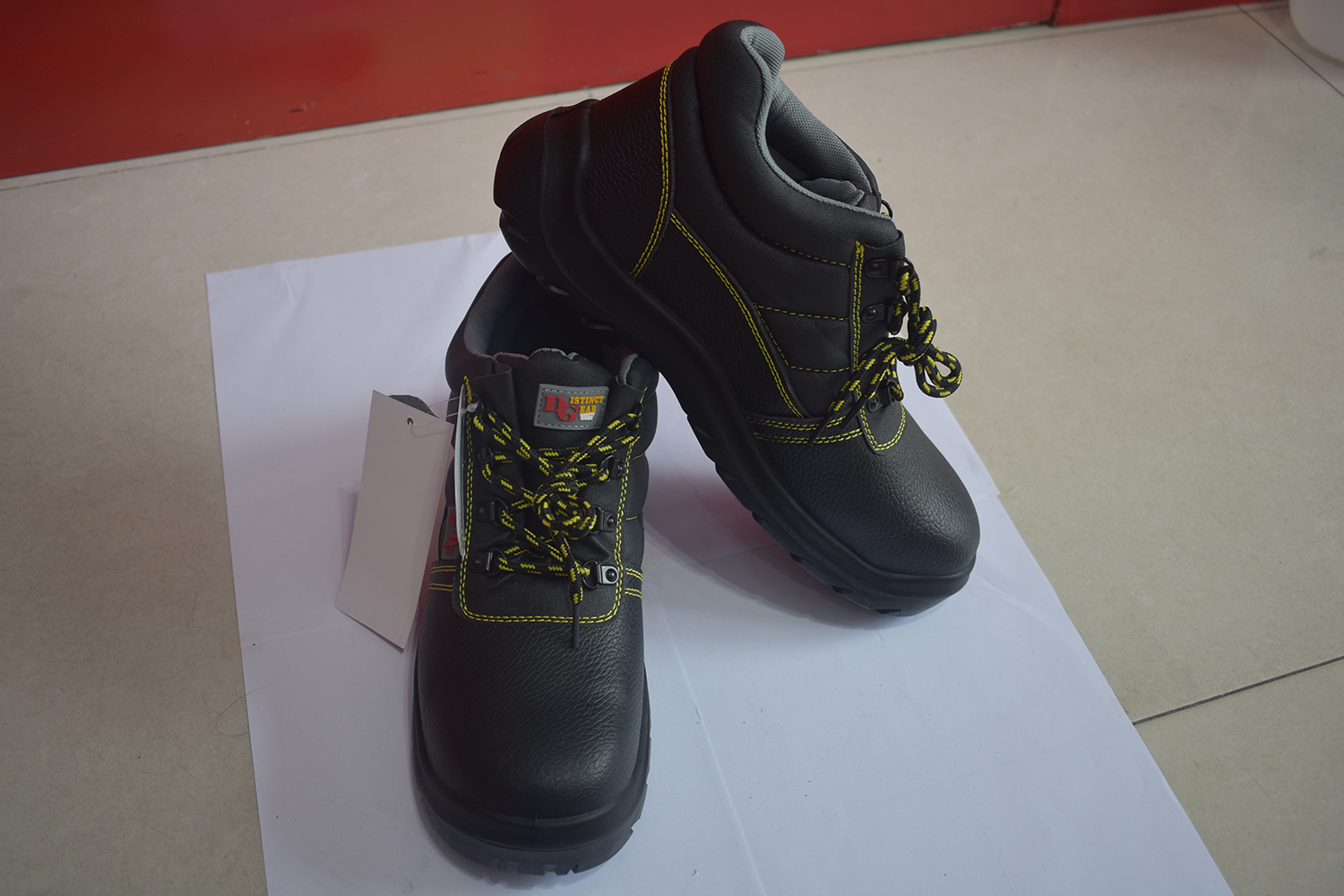 distinct gear safety shoes