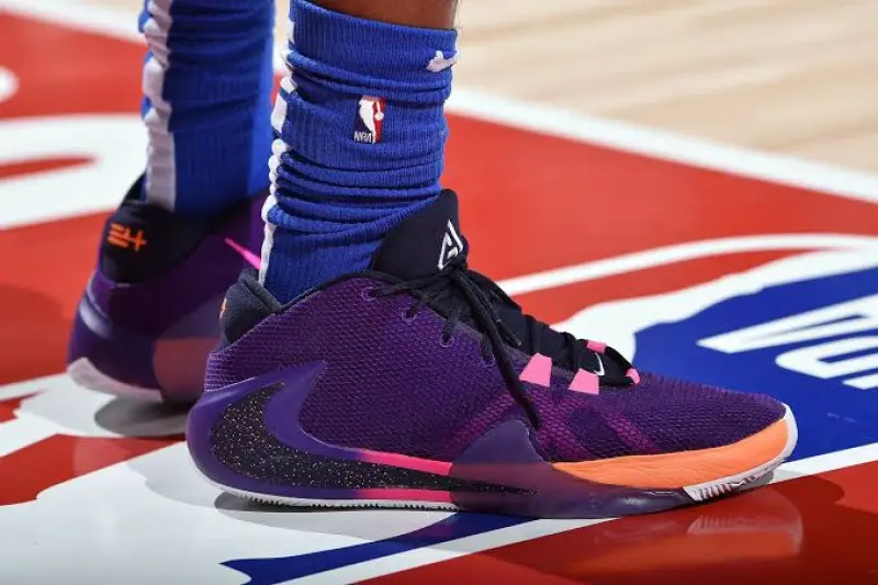 antetokounmpo orange shoes