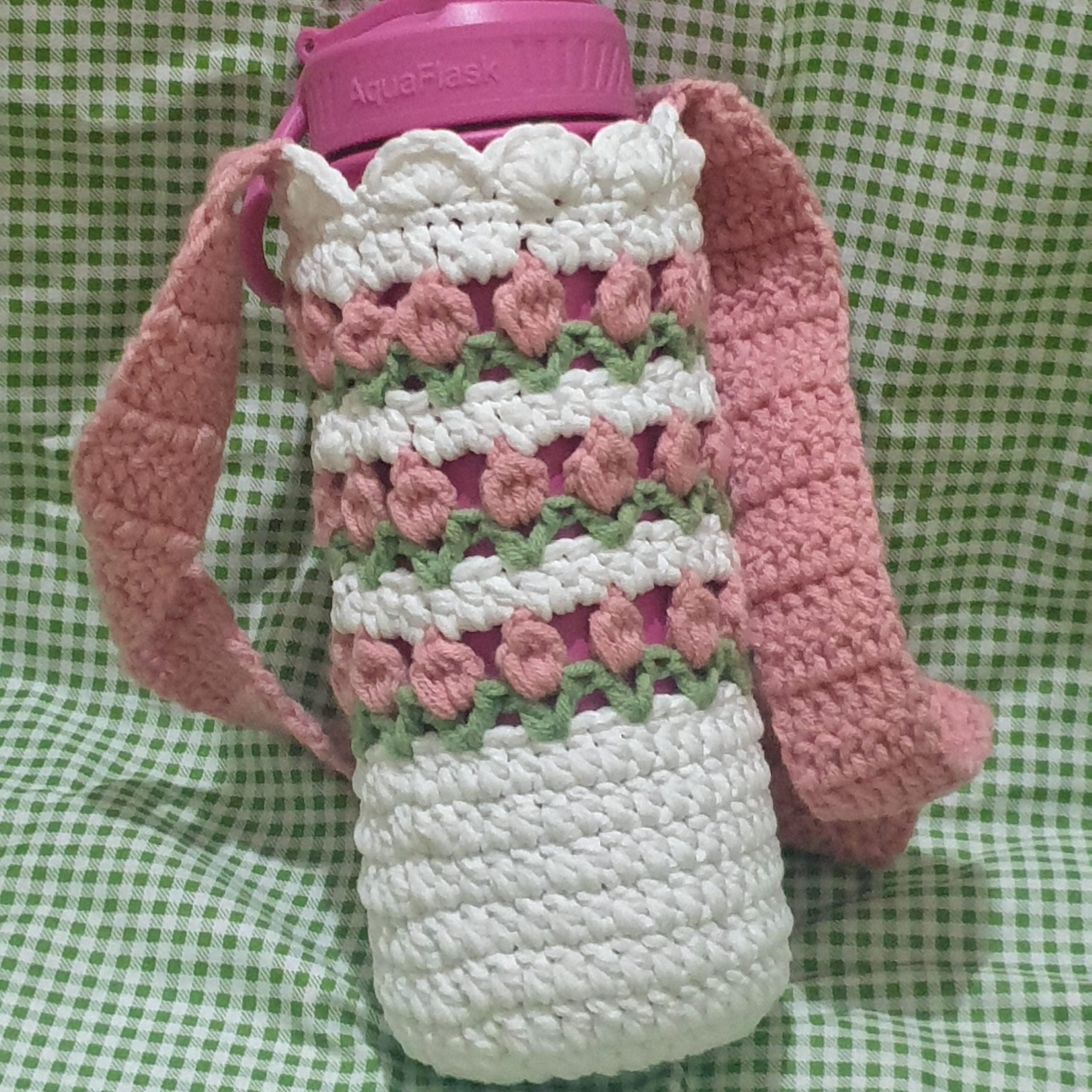 Tulip Water Bottle Holder: Crochet pattern
