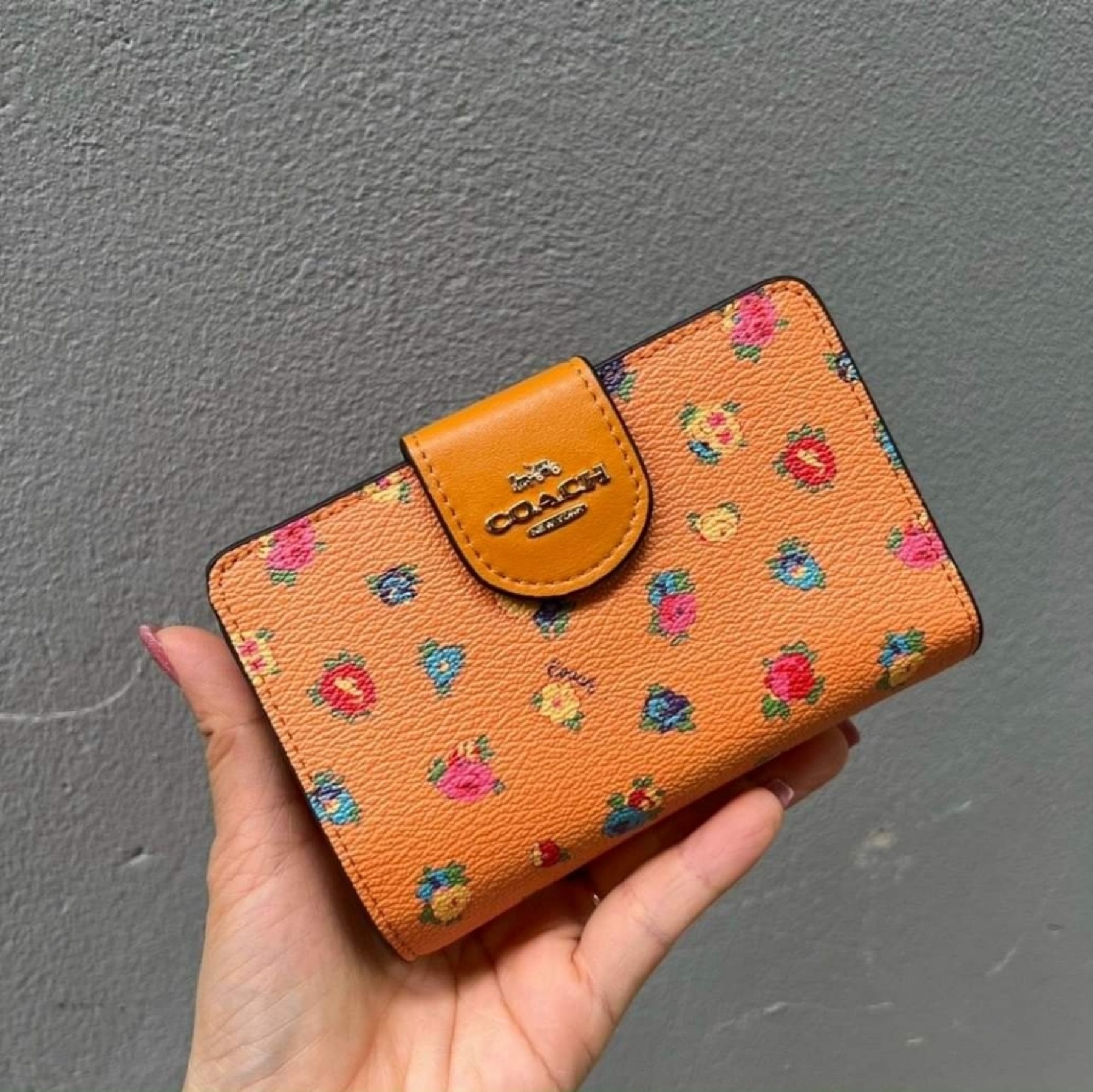 Coach C9934 Medium Corner Zip Wallet in Light Orange Printed Coated Canvas  with Mini Vintage Rose Print and Smooth Leather - Women's Wallet | Lazada PH