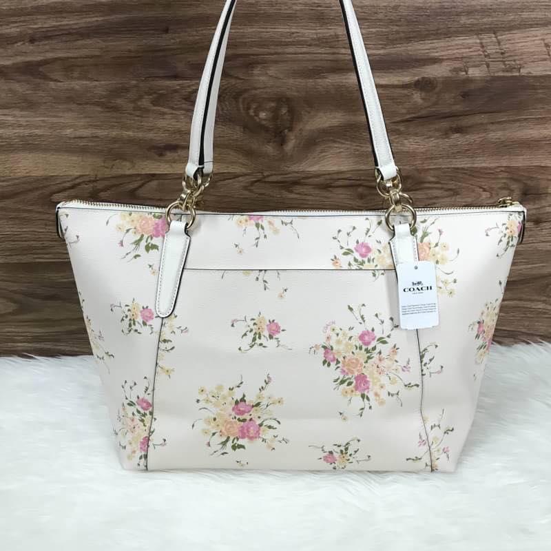 ava tote in signature canvas