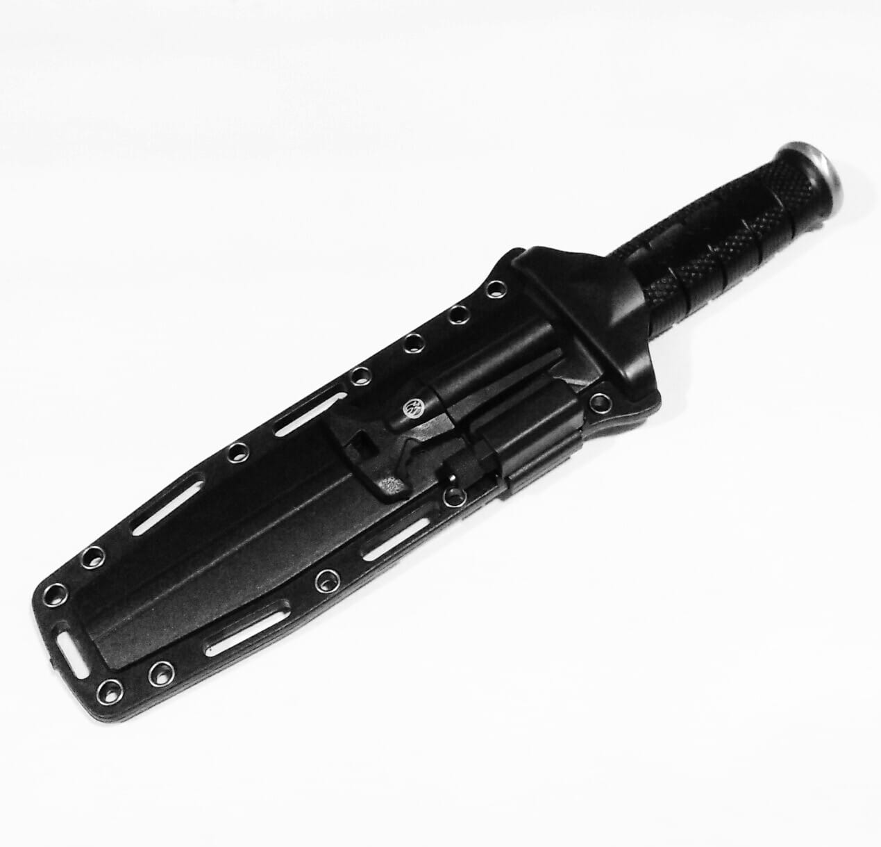 S00328SFColdSteel With Fire Starter, Mini Flashlight And Sheath