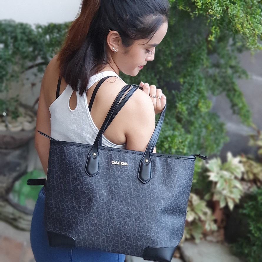 Guaranteed Authentic . K L E I N Tote Bag Zip Top in Signature  Leather Bag - Black | Lazada PH