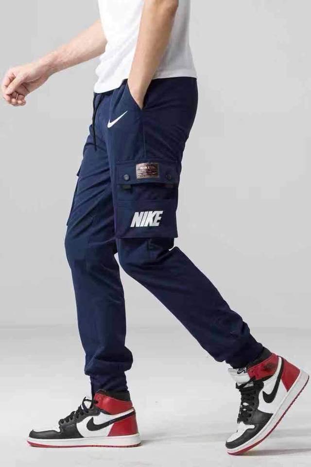 Arri nike store cargo jogger pants