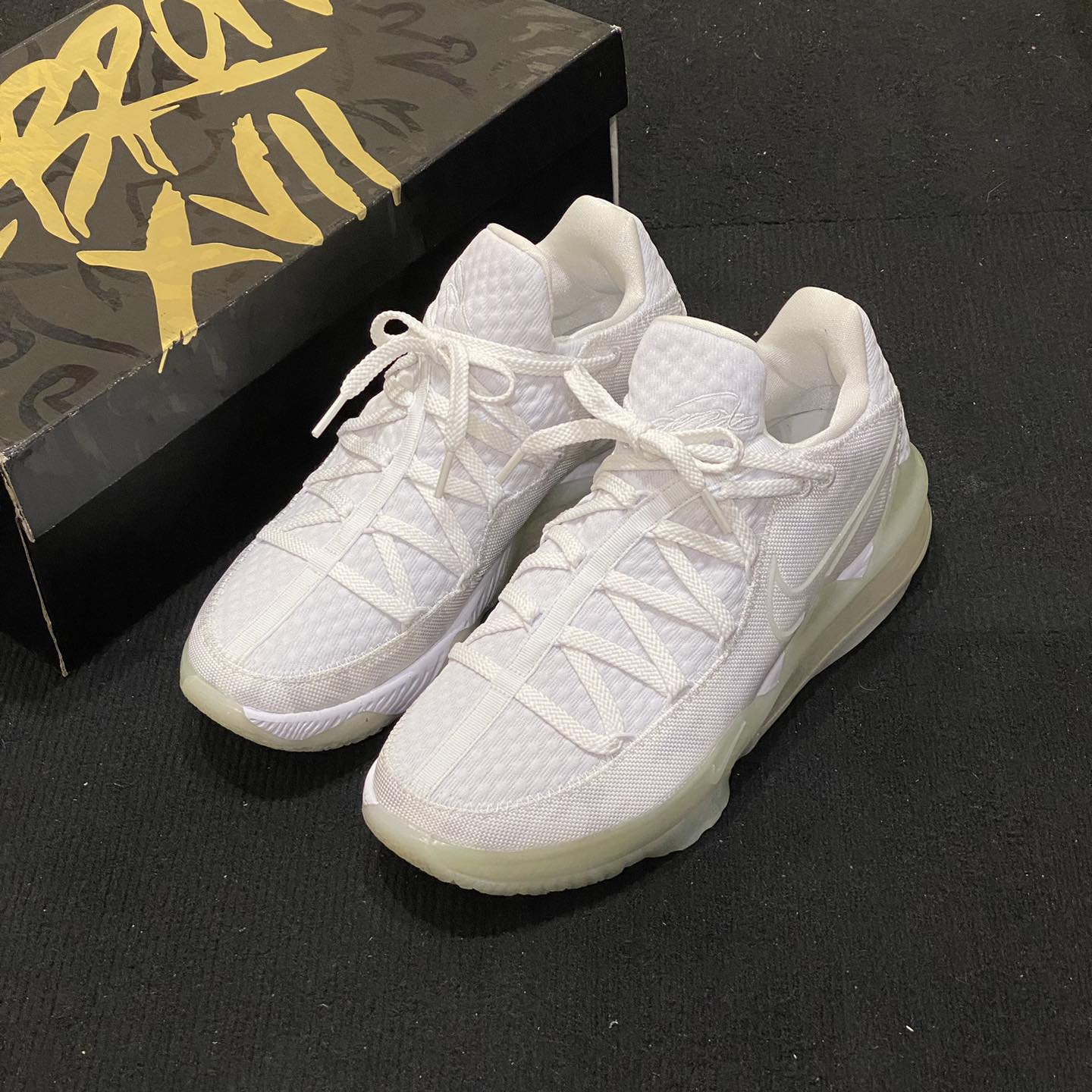 nike lebron 17 low white camo