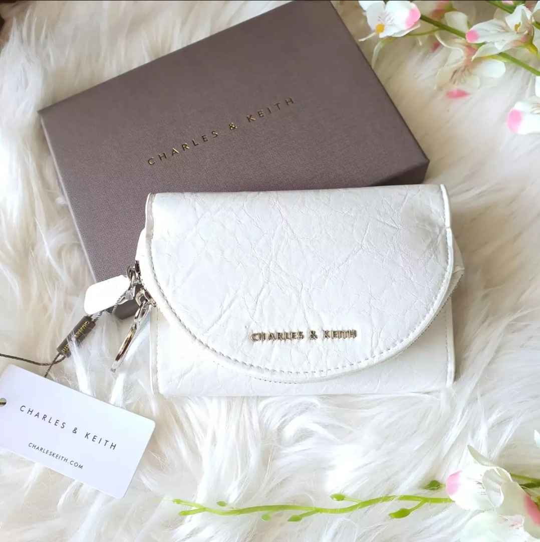 charles and keith trifold wallet