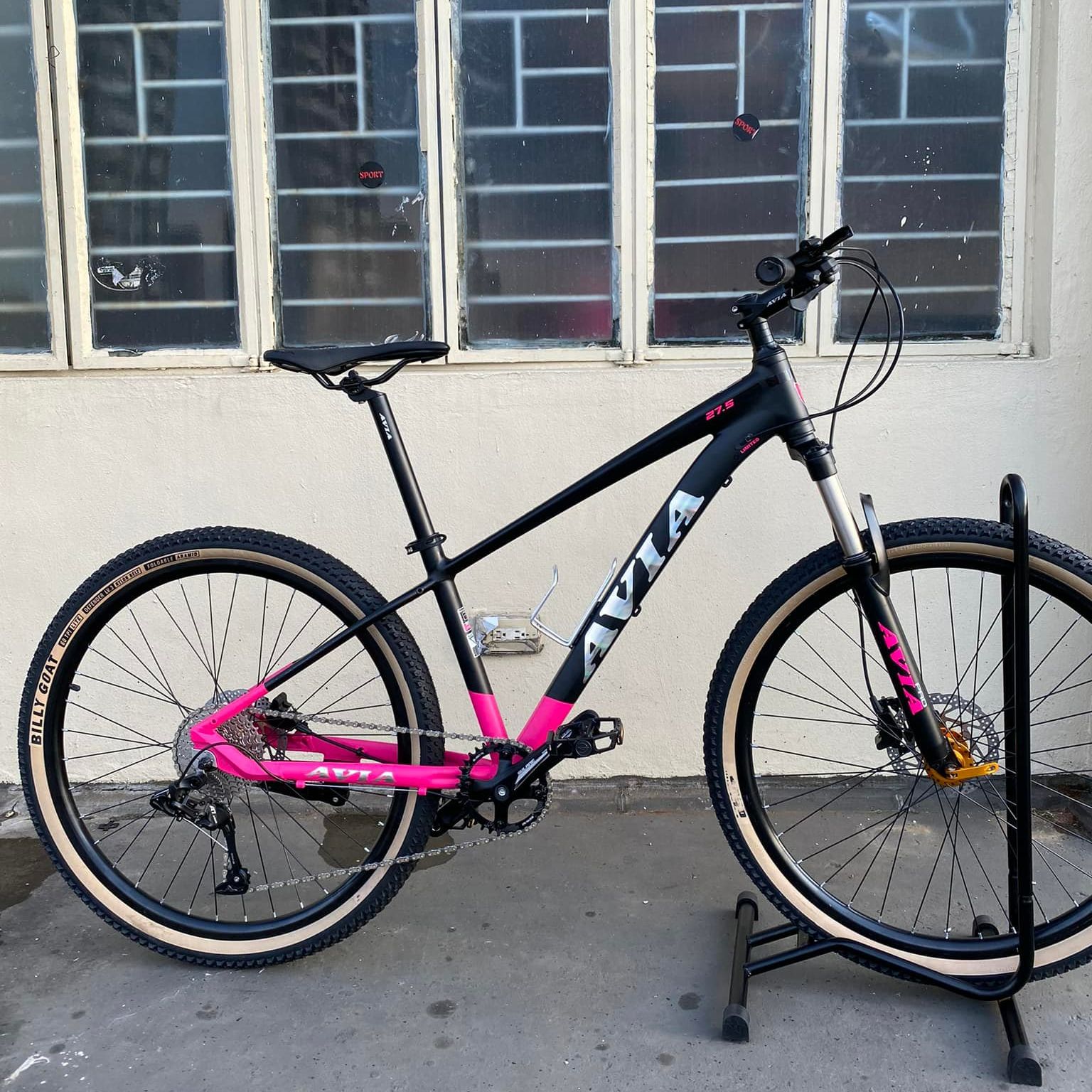 SIZE AVIA PRO STORM HALLOWTECH ALLOY MOUNTAIN BIKE WITH