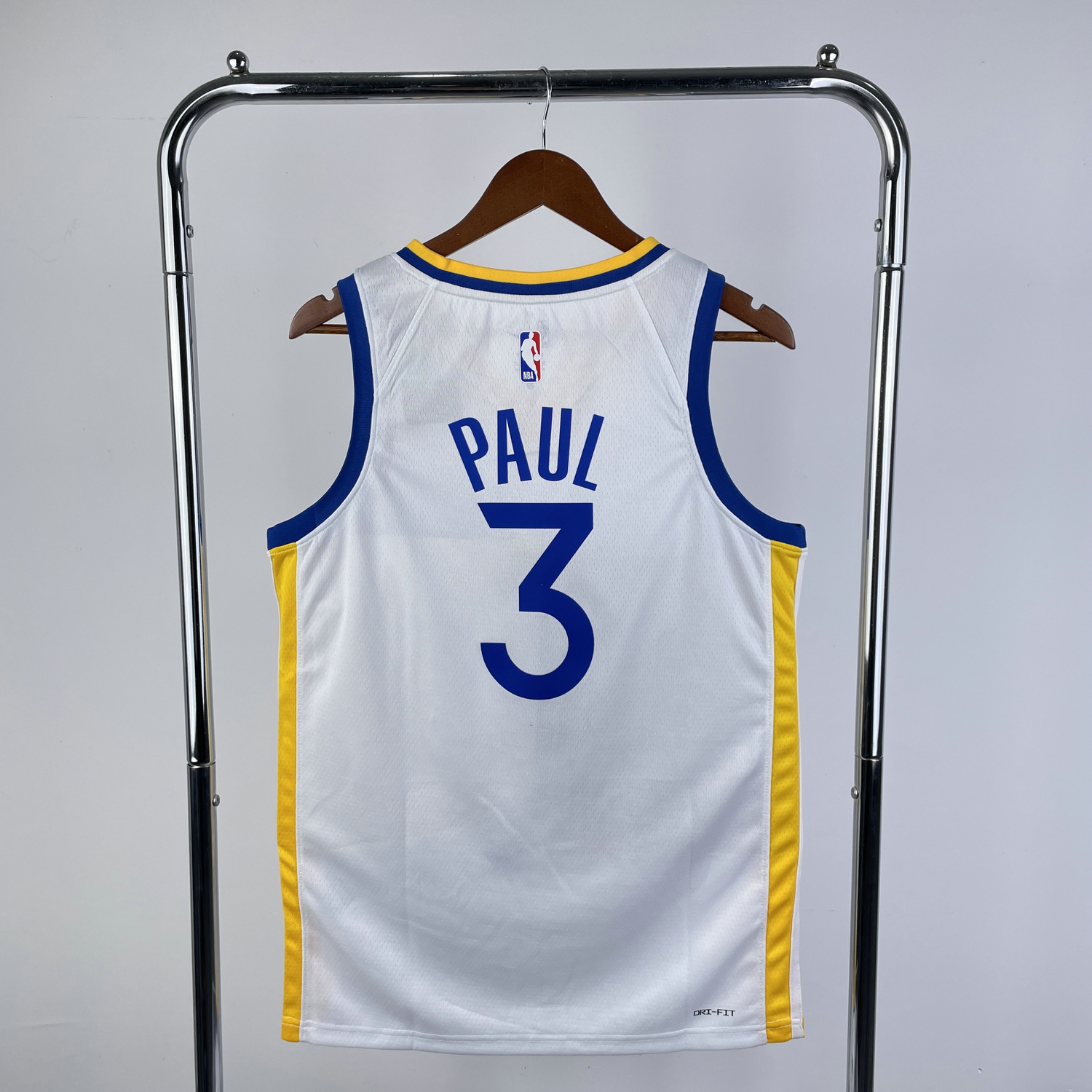 Chris Paul with his new Golden State Warriors jersey 🔥