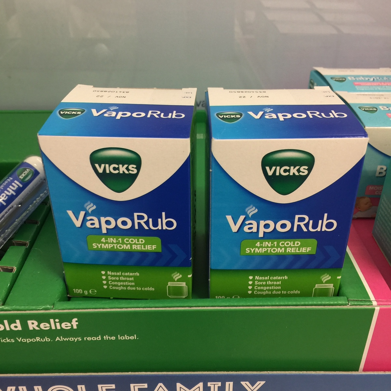 British Vicks Vaporub nasal ointment mint ointment soothes the nasal