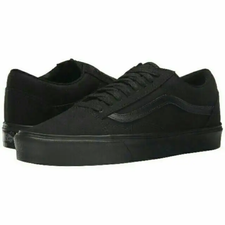 skate shoes all black