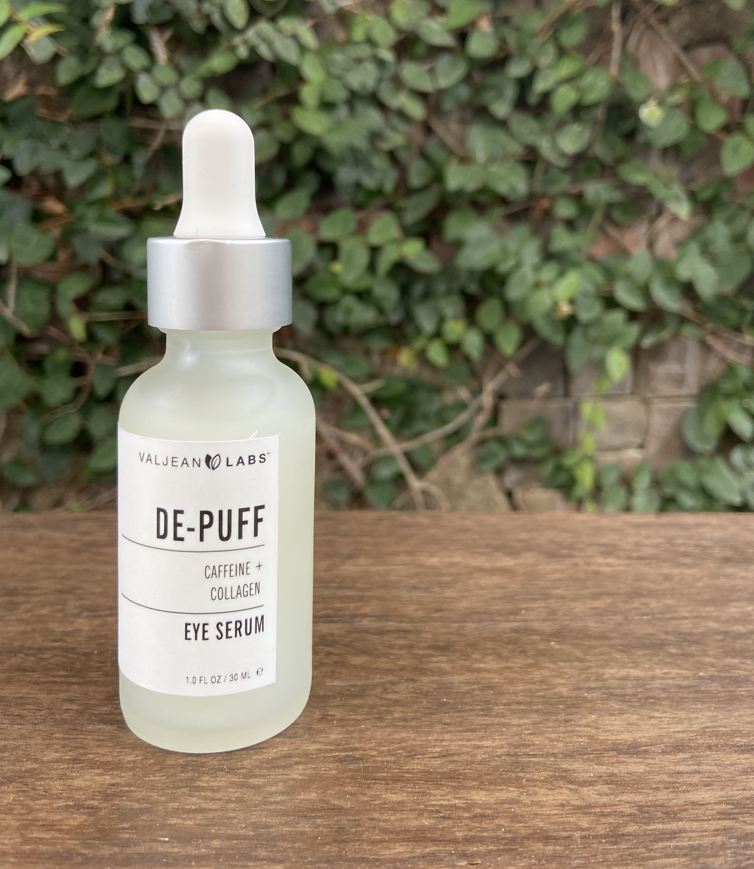 de puff eye serum