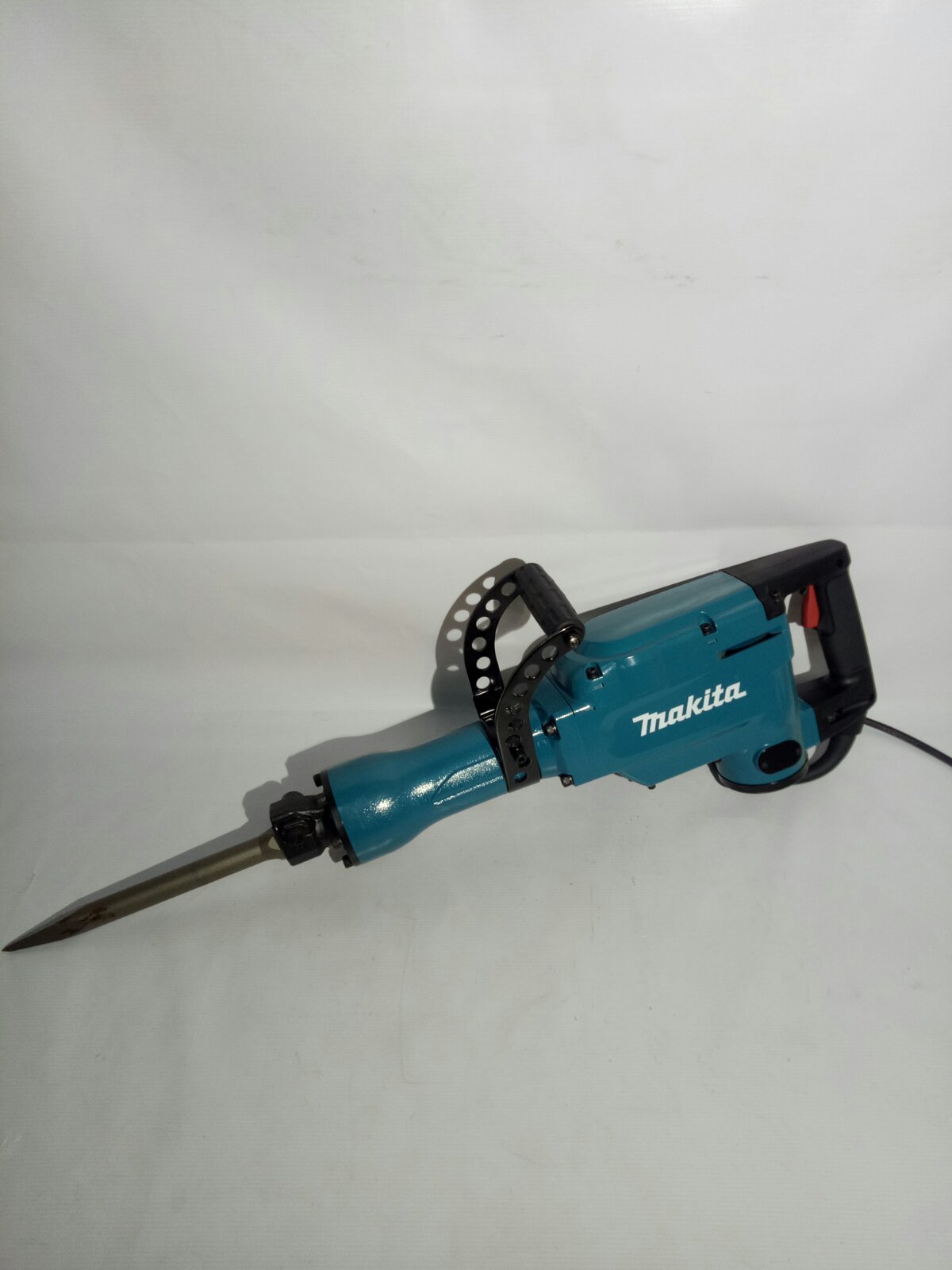 Makita HM1306 Demolition Hammer (1510W) stickhealthcare.co.uk