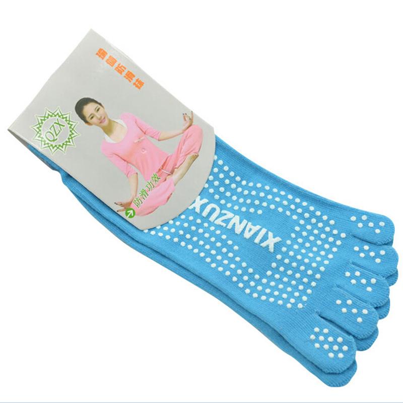 Vớ massage chống trượt năm ngón giữ ấm kiểu chấm bi cho nữ tập yoga, gym, dance sport senbang