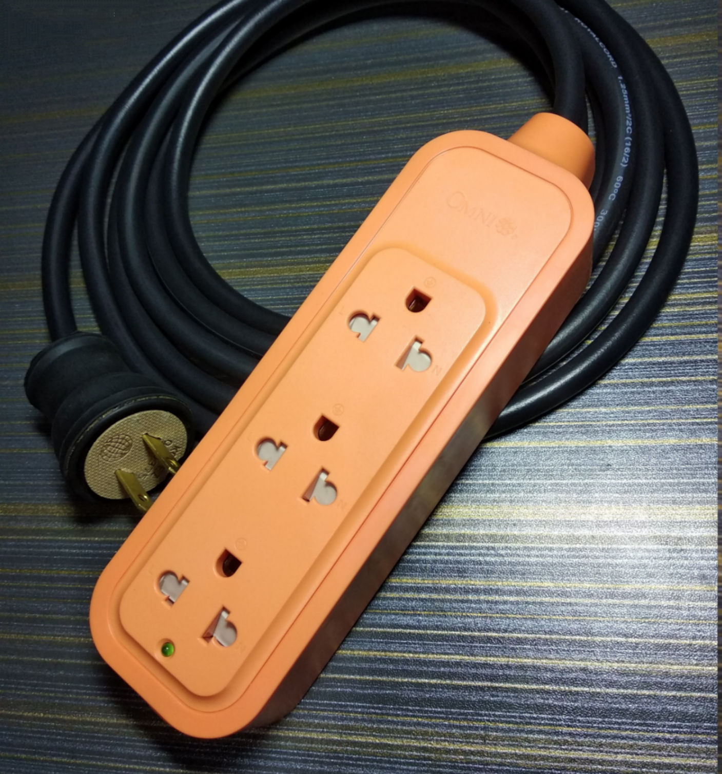 EXTENSION CORD w/ 16/2 CORD & HEAVY DUTY RUBBER PLUG UP TO 15