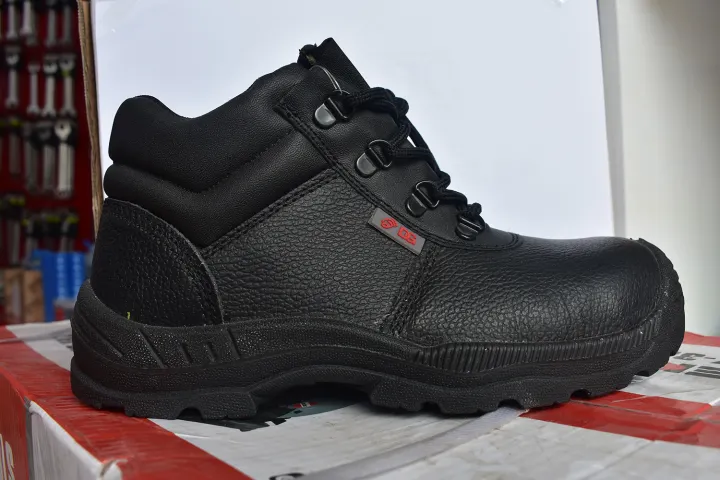 DG (Distinct Gear Safety Shoes) Highcut 