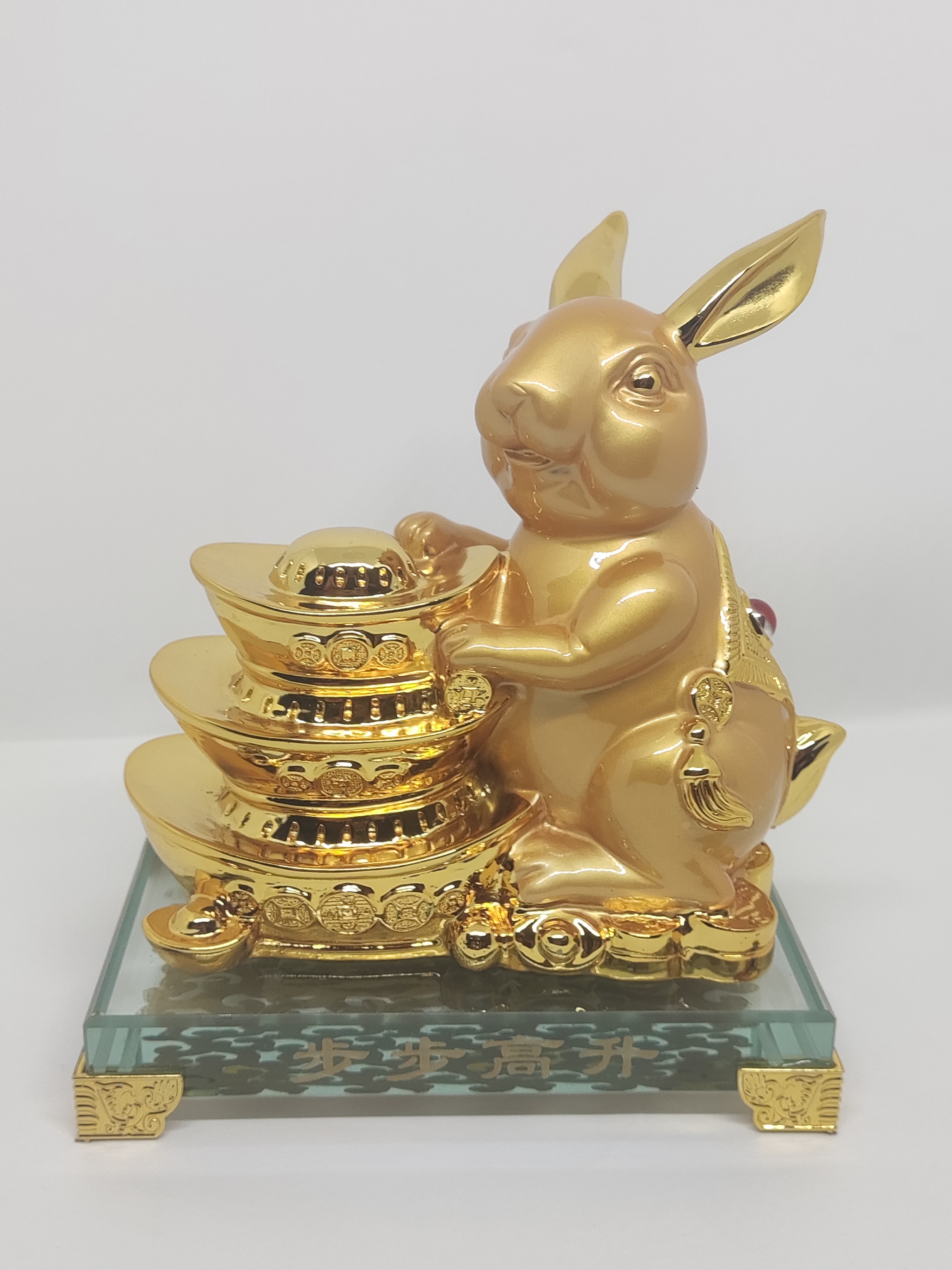 2023 GOLD RABBIT FIGURINE HOLDING THREE GOLD BARS (LARGE) | Lazada PH