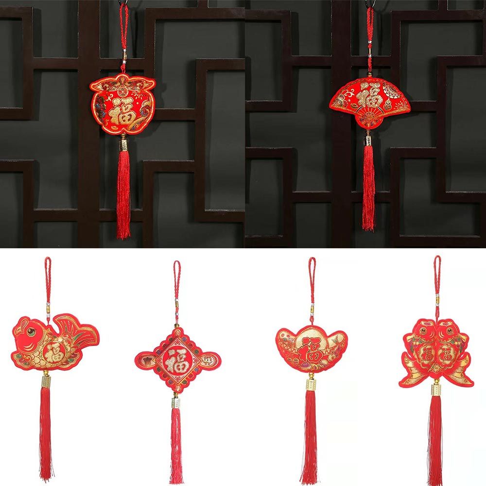 Những đèn lồng Tết theo phong cách Trung Quốc khiến cho người xem phải thán phục bởi sự trang trí tinh tế và thiết kế độc đáo. Từ những chiếc đèn lồng treo đáng yêu, cho đến những bức ảnh đẹp được chụp theo chủ đề đặc biệt, mọi đồ trang trí đều mang đến vẻ đẹp hoài niệm tinh tế cho không gian Tết của bạn.
