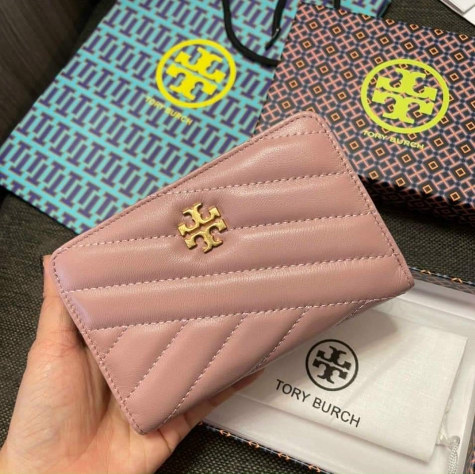 T.O.R.Y B.U.R.C.H 56607 Kira Chevron Medium Slim Wallet in Pink