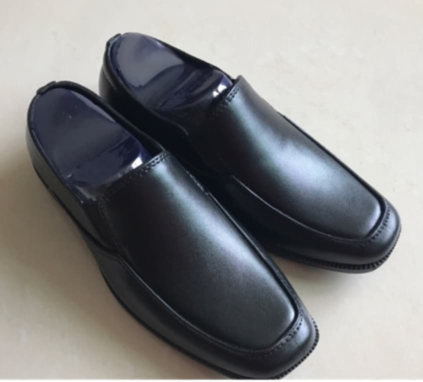 durable black shoes