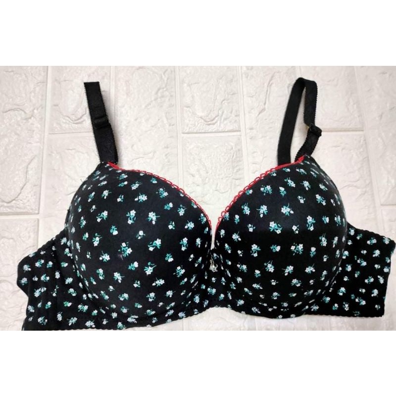 Triumph Plus size good quality bra sizes 40,42,44,46 cap b and c