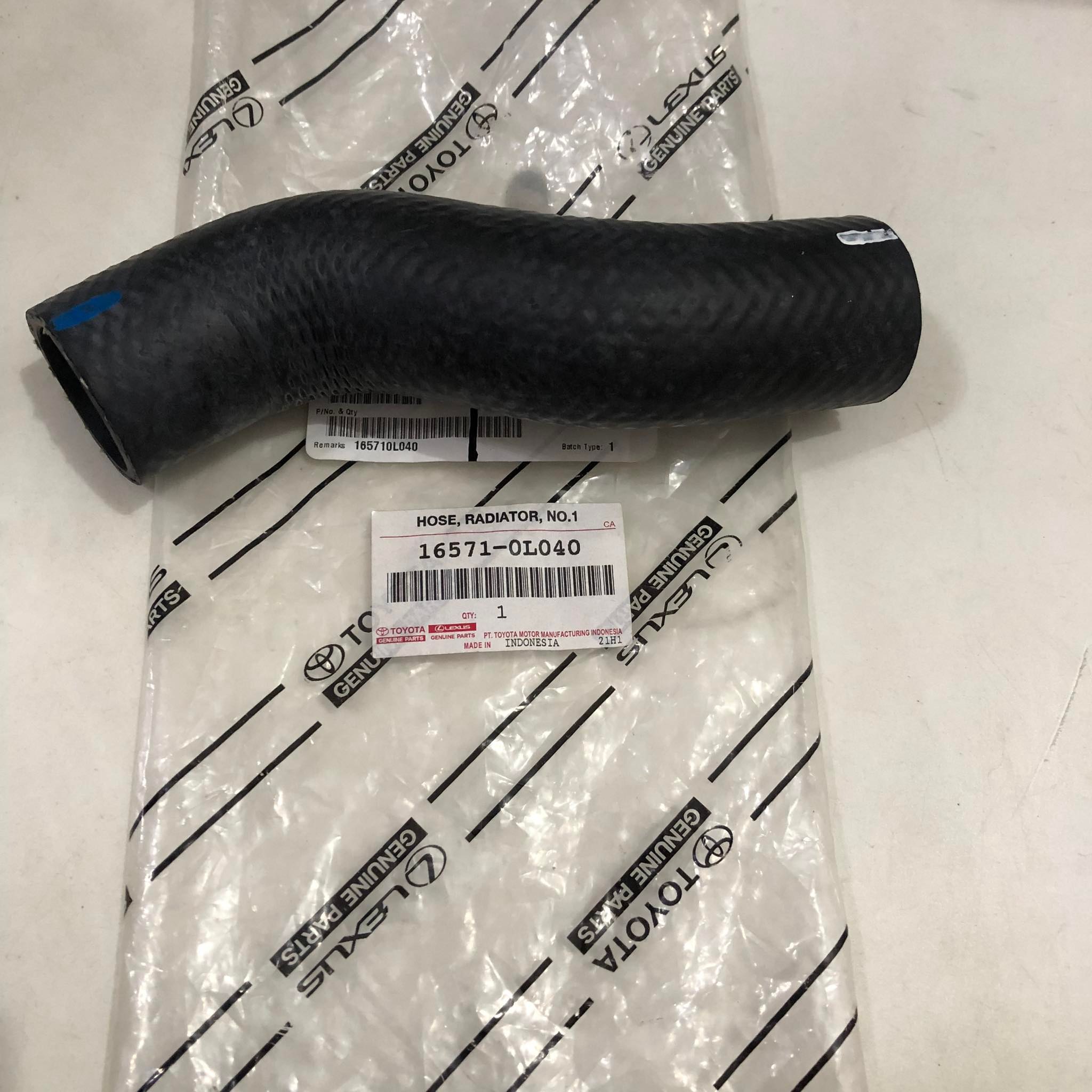 ORIGINAL TOYOTA UPPER RADIATOR HOSE FOR INNOVA/FORTUNER/HILUX 20052015