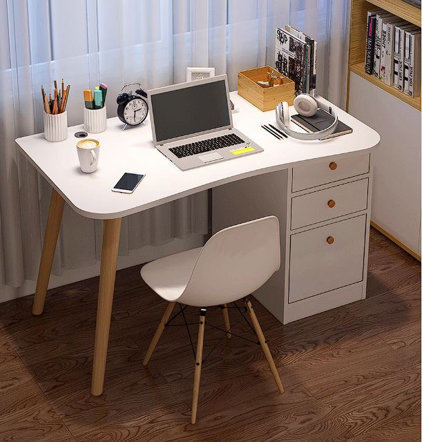 Scandinavian store computer table