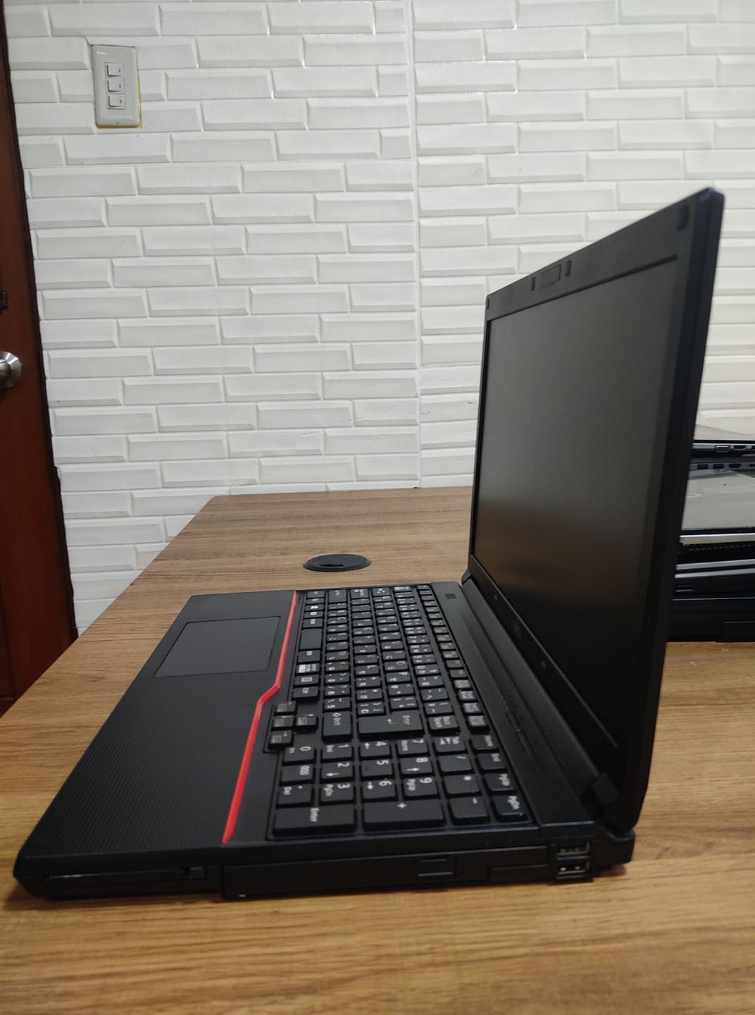 FUJITSU LIFEBOOK A574/H | INTEL CORE i5 - 4210M 2.6GHz | 4GB RAM