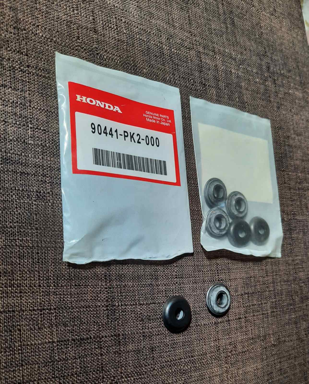 Honda Genuine Engine Valve Cover Grommet - 90442-P8A-A00