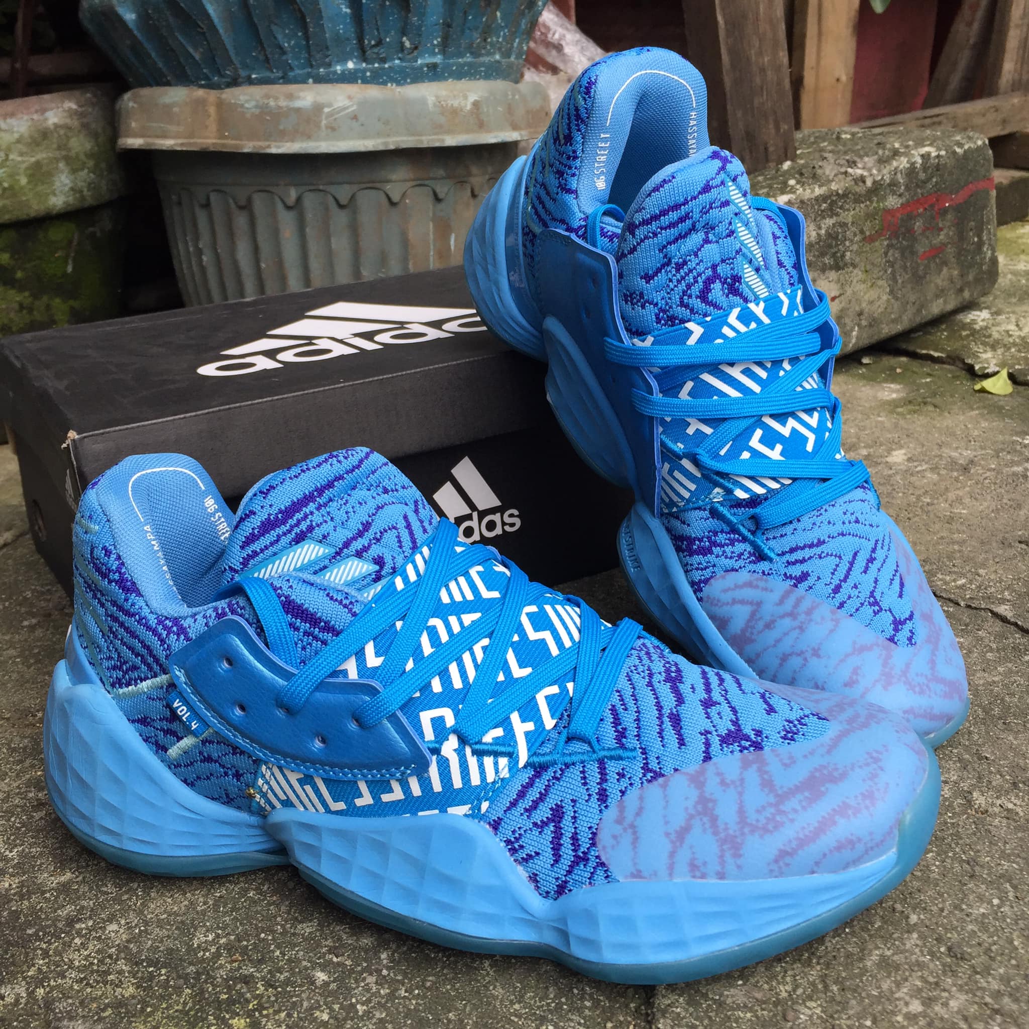 james harden blue shoes