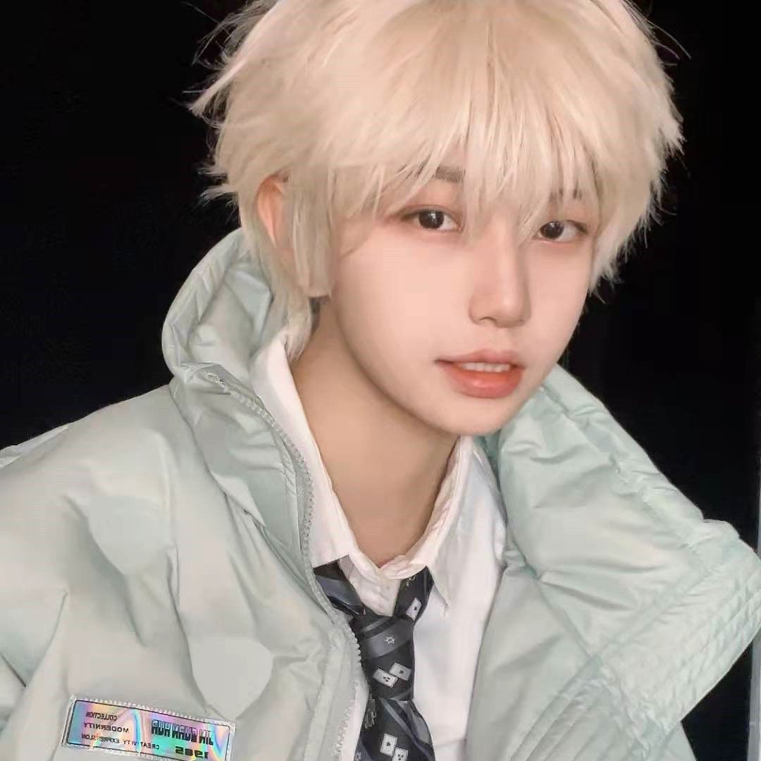lola-gray-fake-hair-male-japanese-short-hair-dk-juvenile-white-fake