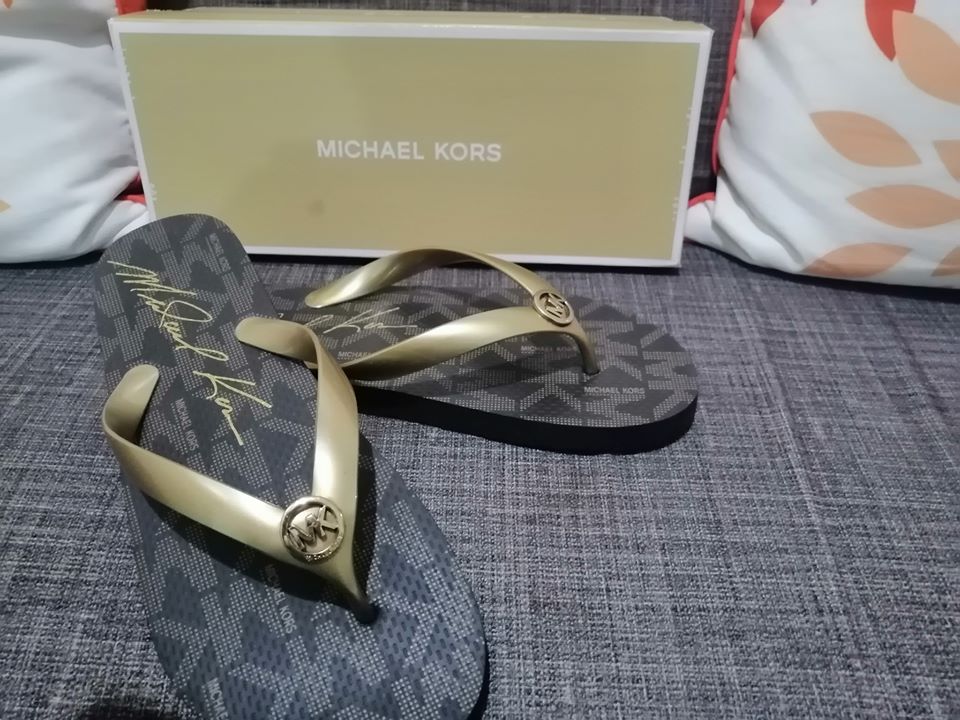 michael kors flip flops womens price