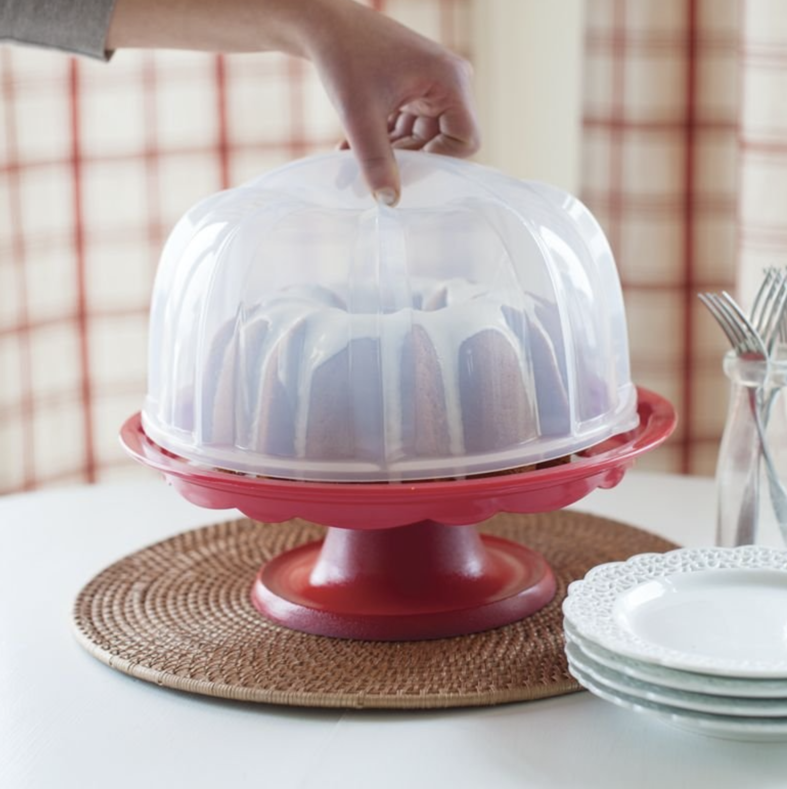 Nordic Ware Bundt Cake Stand with Locking Dome Lid