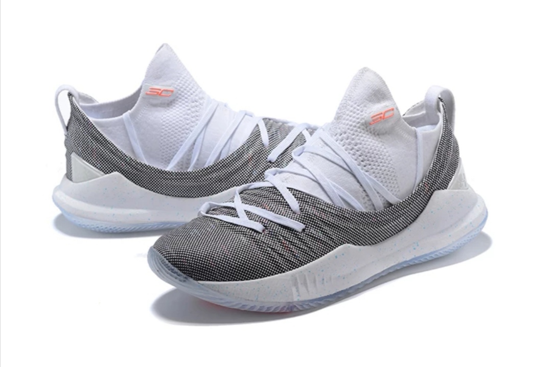 curry 5 low Grey