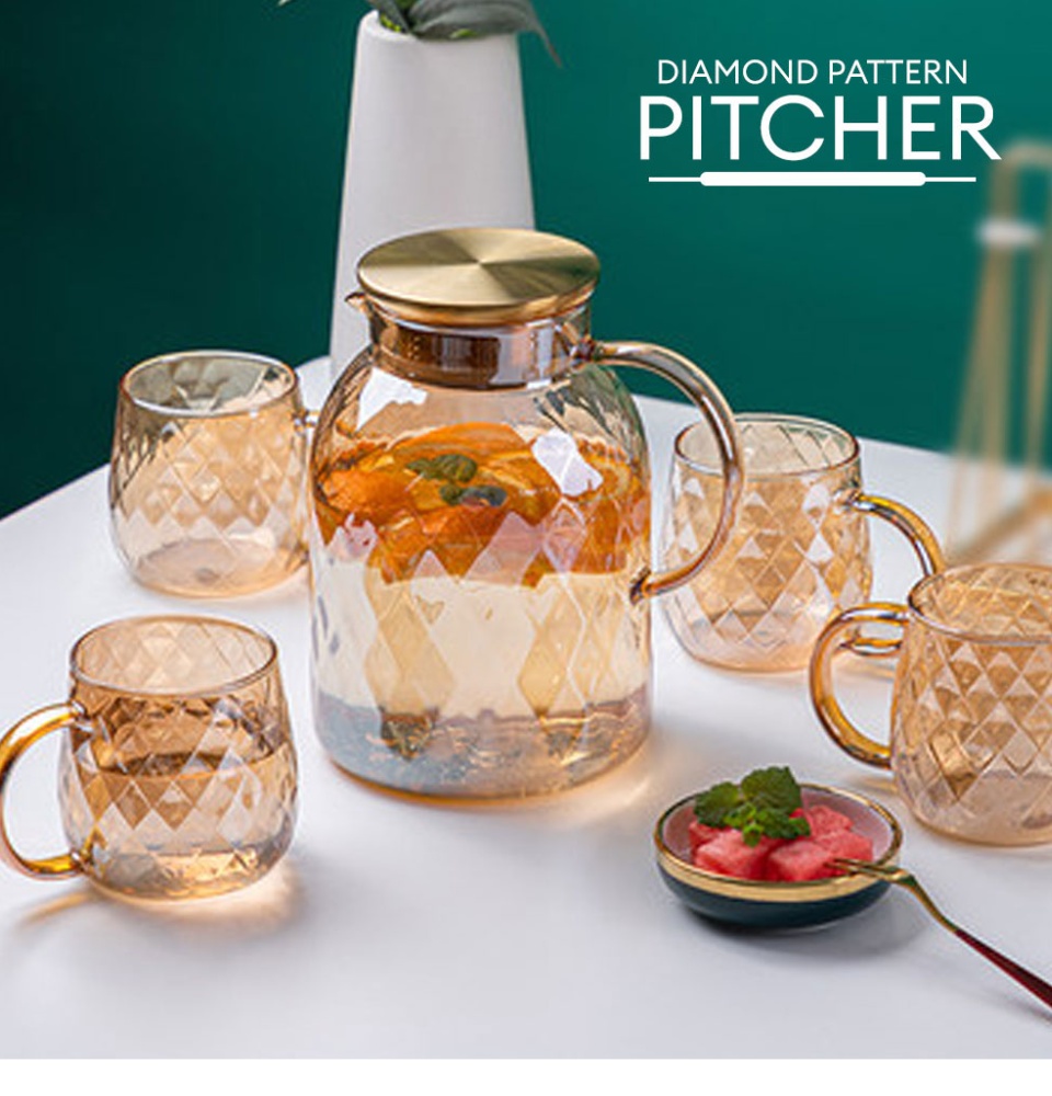 Borosilicate Glass Pitcher with Lid and Spout Diamond Pattern Cold