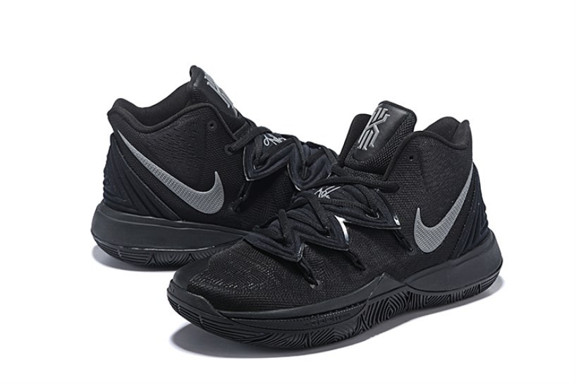 kyrie all black shoes