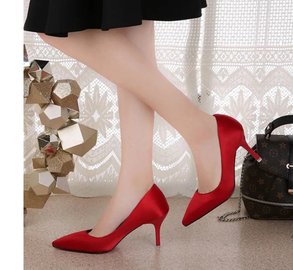 red pumps online