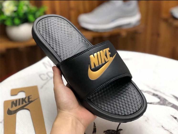 nike slippers with cushion