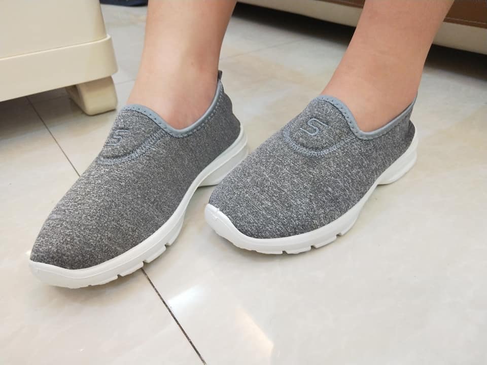 ladies slip on canvas sneakers