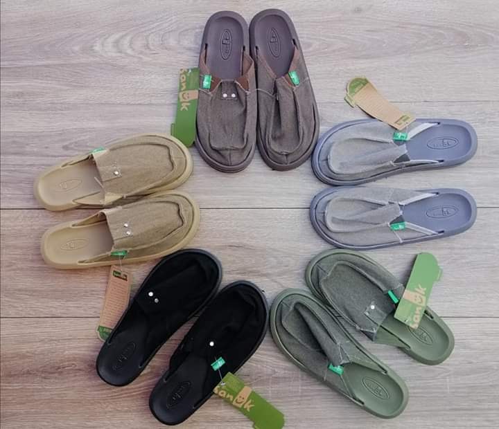 sanuk barefoot shoes