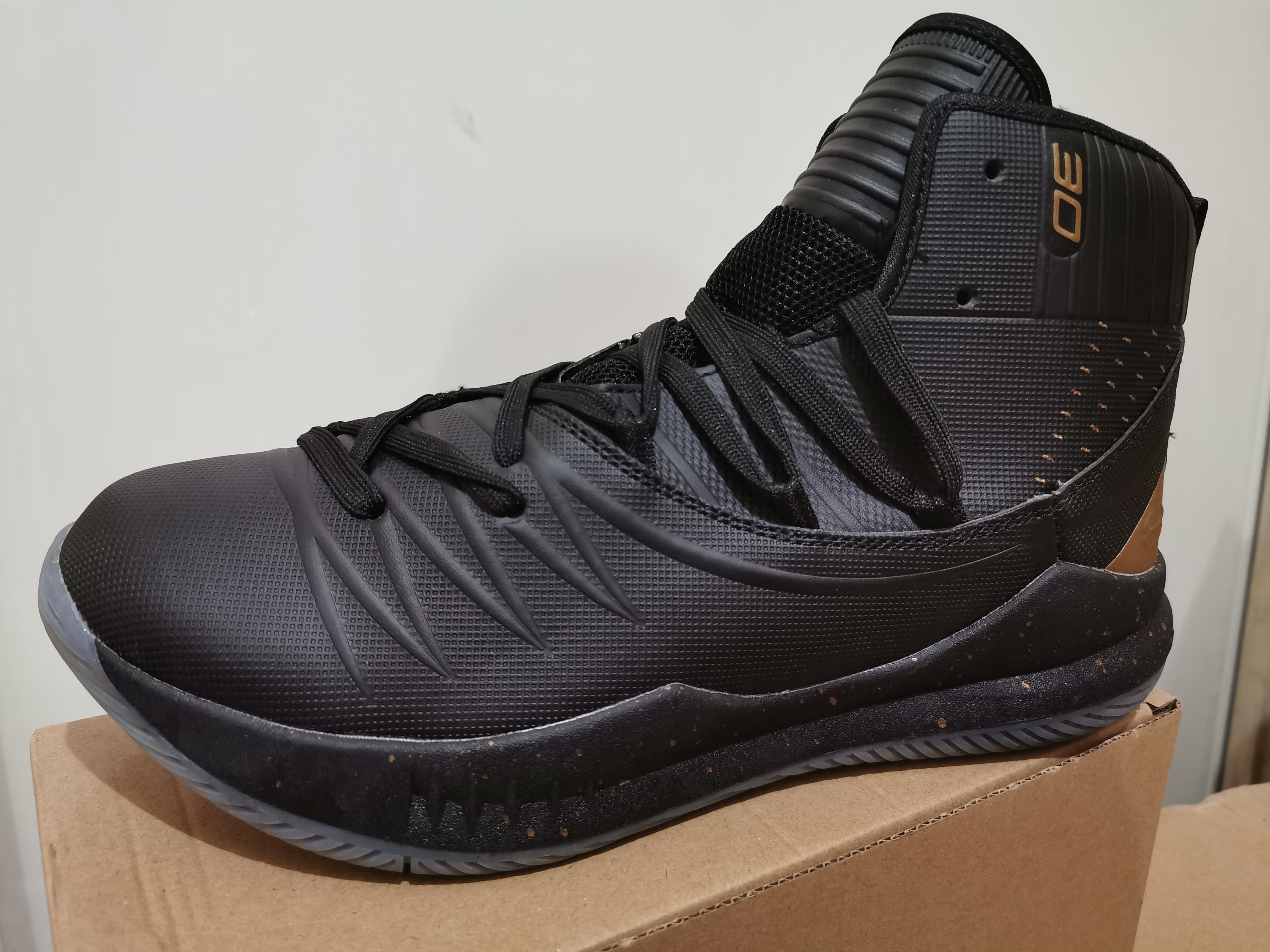 black and gold curry 5