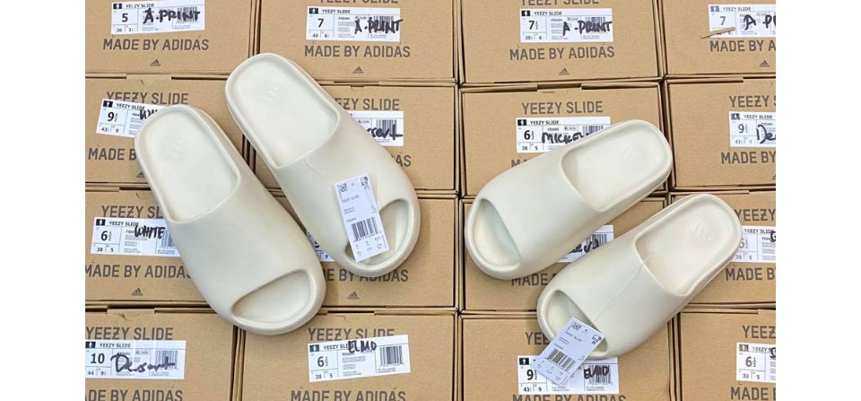 Authentic Quality Yeezy Slide Plain Off-White Couple Slides with Box &  Paper Bag (Price for 1 pair only)