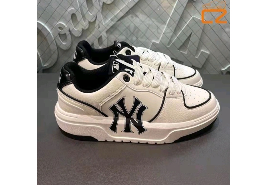 MLB Chunky Liner New York Yankees Shoes NY Baseball Sneakers White/Black US  5-12