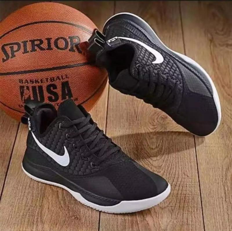 Nike Men's sneakers Lebron Witness 3rd 
